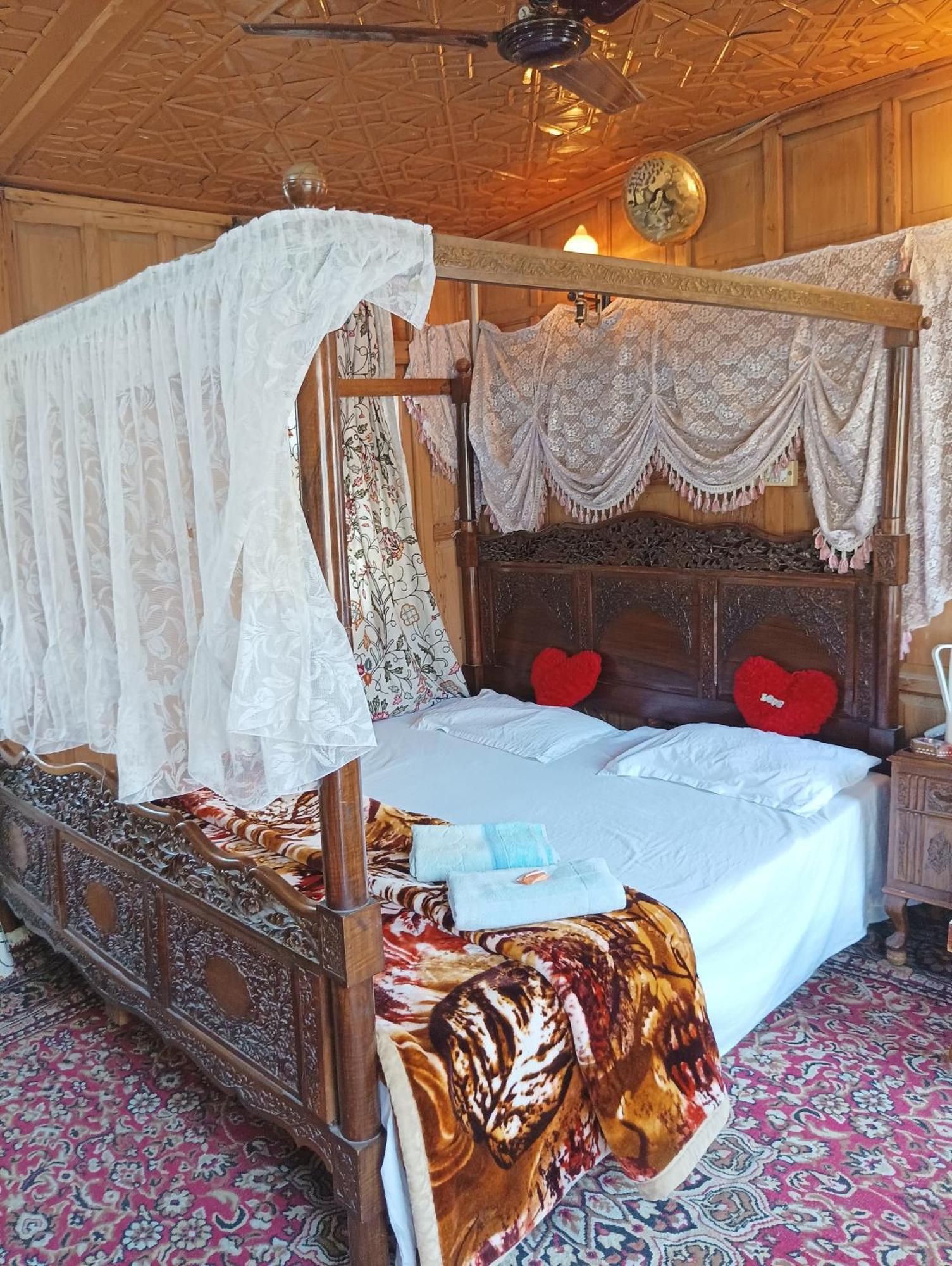 New Minar Group Of Houseboats Hotel Srinagar  Exterior photo